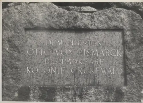 Original Foto Berlin-Wilmersdorf, Bismarck-Platz, Bismarck-Gedenkstein, um 1946, ca. 12x17 cm