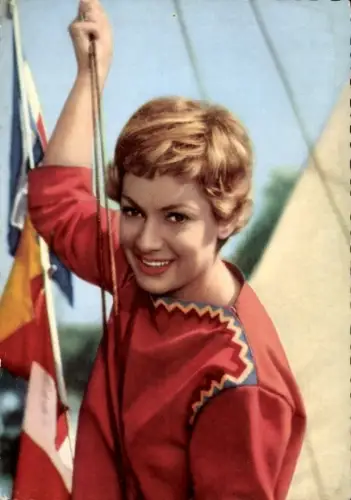 Ak Schauspielerin Ruth Leuwerik, Portrait, Fahnen