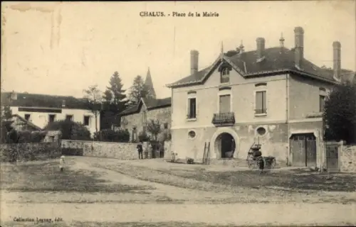Ak Châlus Haute Vienne, Historisches Gebäude, Platz der Mairie, ländliche Szenerie, alte Architek