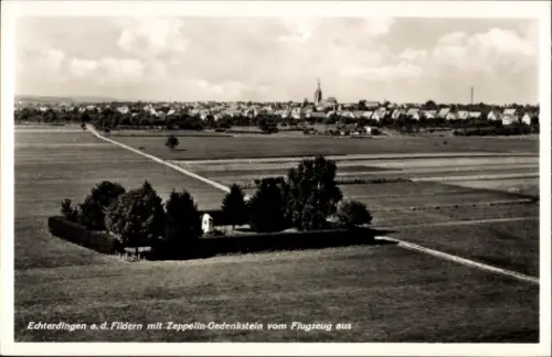 Ak Echterdingen auf den Fildern, Landschaft mit Zeppelin-Gedenkstein, Stadtansicht, Flugzeugaufna