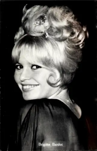 Ak Schauspielerin Brigitte Bardot, Portrait