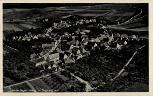 Ak Heldenfingen Gerstetten auf der Alb Württemberg, Luftaufnahme von  viele Dächer, landwirtschaf