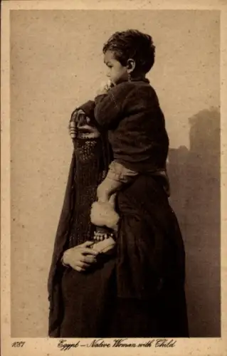 Ak Ägypten, Native Woman with Child, Ägypterin mit Gesichtsschleier und Kind