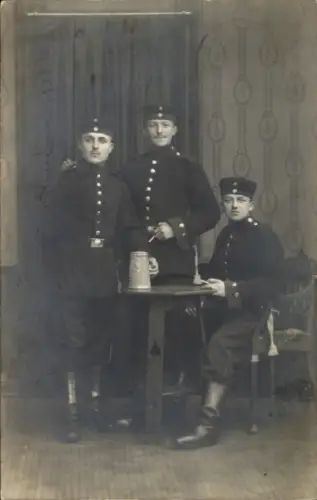 Foto Ak Deutsche Soldaten in Uniform, Feld Artillerie-Regiment 68, Portrait