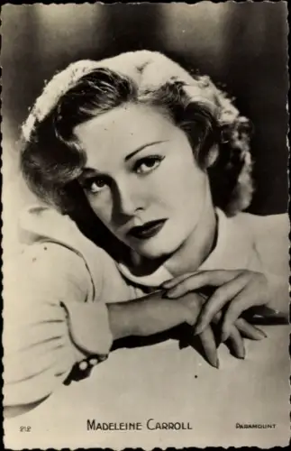 Ak Schauspielerin Madeleine Carroll, Portrait, Locken
