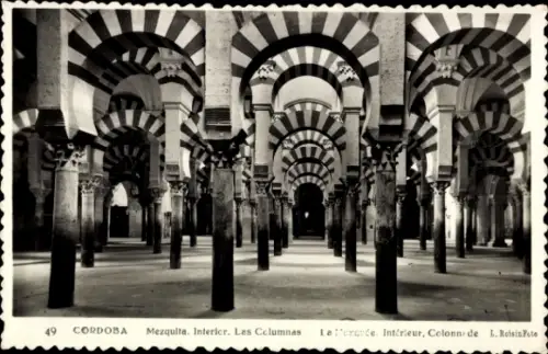 Ak Córdoba Andalusien Spanien, Moschee, Innenansicht, Säulen, schwarz-weiße Fotografie