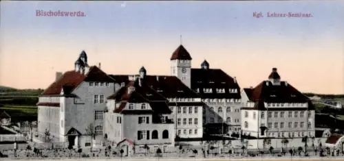 Ak Bischofswerda in Sachsen,  Kgl. Lehrer-Seminar, Gebäude mit Türmen und roten Dächern