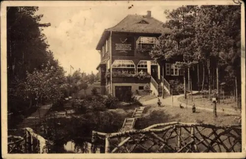 Ak Dahlen in Sachsen, Jagdhaus Waldfried,  Garten, Teich, Bäume