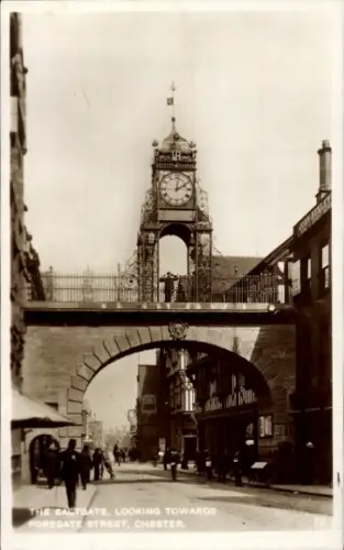 Ak Chester Cheshire England, Osttor, Uhr, Straße, Chester