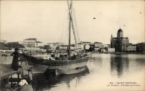 CPA Saint Raphaël Var, Le Ponton d'Embarquement