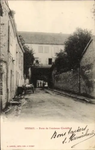 Ak Stenay Lothringen Meuse,  Porte de l'ancienne Citadelle, Straße, Gebäude, Pferd und Wagen