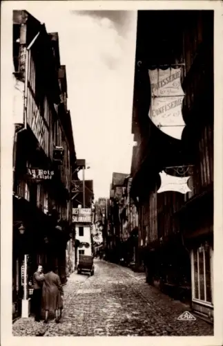 Ak Lisieux Calvados, Straße mit Fachwerkhäusern, Schildern, Patisserie, Confiserie, Sekt