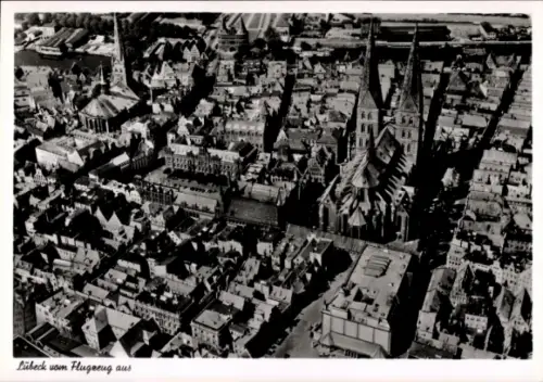 Ak Hansestadt Lübeck, Lübeck von oben, alte Stadtansicht, Flugzeugaufnahme