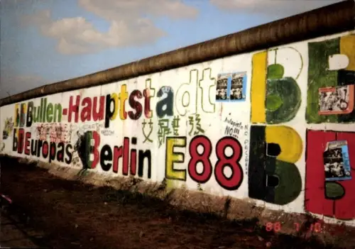 Ak Berlin Mitte, Alexanderplatz, Berlin Mauer, Graffiti, bunte Buchstaben, historische Sehensw...