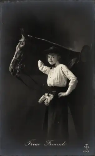 Ak Junge Frau mit Pferd, Treue Freunde, Portrait