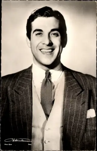 Ak Opernsänger Luis Mariano, Portrait