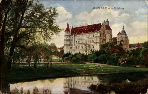 Ak Güstrow in Mecklenburg, Güstrow Schloss, Wasseransicht, Bäume, Himmel, 