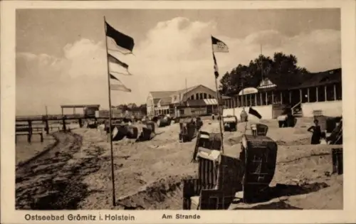 Ak Ostseebad Grömitz in Holstein, Ostseebad  Strand, Strandkörbe, Flaggen