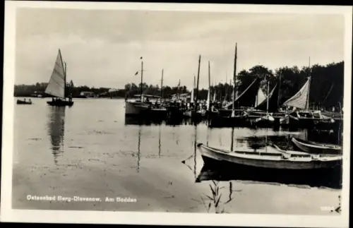 Ak Dziwnów Berg Dievenow in Pommern, Am Bodden, Boote
