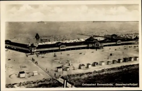 Ak Świnoujście Swinemünde Pommern, Ostseebad  Gesellschaftsbad, Strand, Badegäste, Strandkörbe
