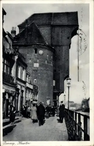Ak Gdańsk Danzig, Kantor,  Menschen auf der Straße,  Architektur