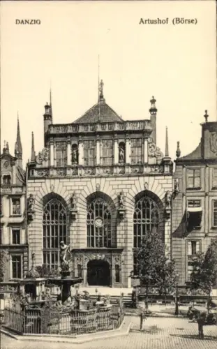 Ak Gdańsk Danzig,  Artushof (Börse),  Architektur, Brunnen, Bäume