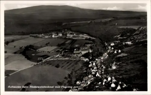 Ak Aulhausen Rüdesheim am Rhein, Luftaufnahme, Niederwalddenkmal, Landschaft, hügelige Umgebung