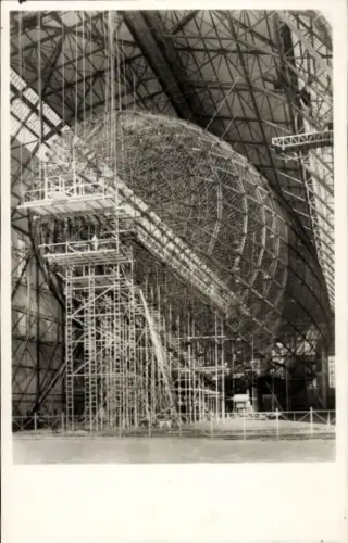 Ak Luftschiff LZ129 in Bau, Zeppelin, Halle