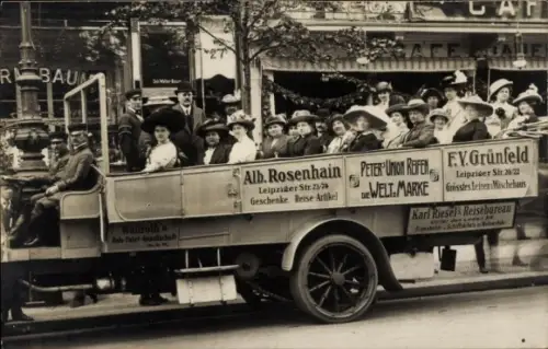 Foto Ak Berlin Mitte, Wallroths Auto-Fahrt GmbH, Rundfahrtbus mit Reklametafeln, Unter den Linden