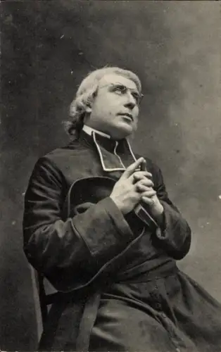 Ak Geistlicher mit Bibel, Gebet, Portrait