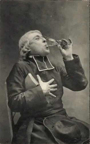 Ak Geistlicher mit Weinglas, Portrait