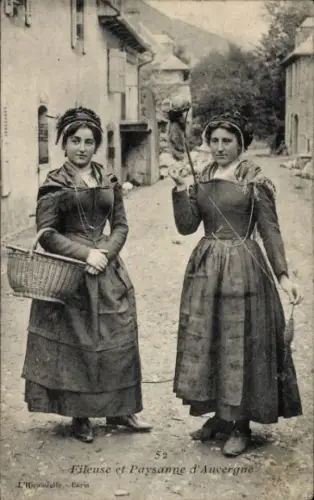 Ak Fileuse et Paysanne d'Auvergne, Frauen in Tracht