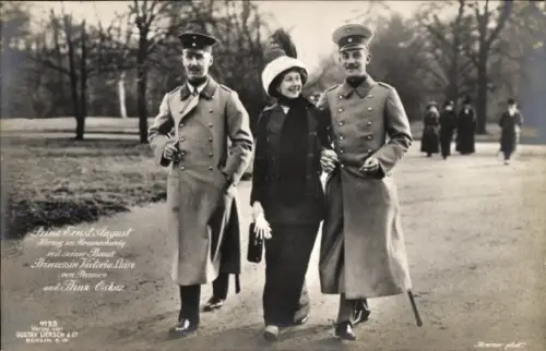 Ak Prinz Ernst August von Braunschweig, Prinzessin Victoria Luise von Preußen, Prinz Oskar