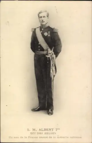 Ak König Albert I von Belgien, Standportrait in Uniform