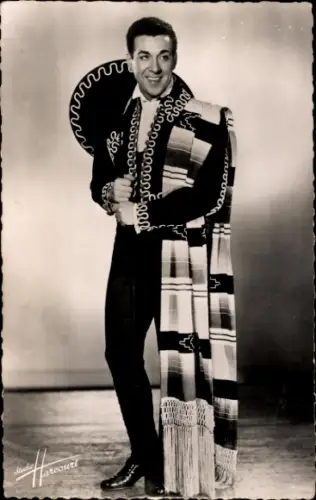 Ak Opernsänger Luis Mariano, Portrait