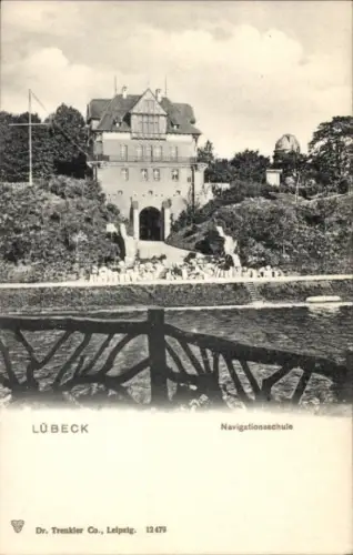 Ak Hansestadt Lübeck,  Navigationsschule, Gebäude, Wasser, Brücke