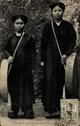 Ak Tonkin Vietnam, Femmes en promenade pendant la Fête du Tet