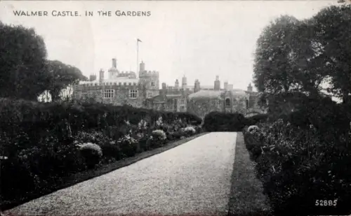 Ak Walmer Kent England, Walmer Castle, Gartenansicht, nformat, Schwarz-Weiß