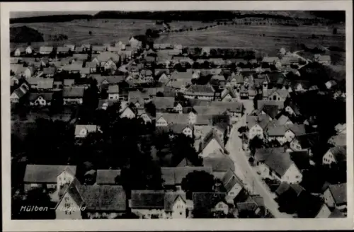 Ak Hülben in der Schwäbischen Alb, Luftaufnahme von  viele Häuser, ländliche Umgebung