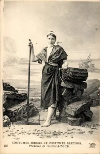 CPA Costumes Bretons, Pêcheuse de Sous la Tour