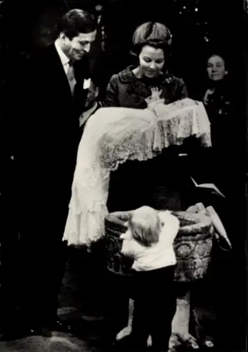 Ak Königin Beatrix der Niederlande, Claus von Amsberg, Prinz Johan Friso, 1968