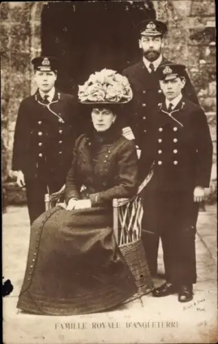 Ak King George V. and Queen Mary with the Duke of Cornwall and Prinz Albert