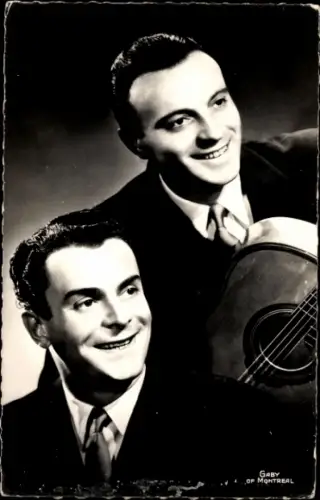 Ak Sänger-Duo Patrice und Mario, Portrait mit Gitarre