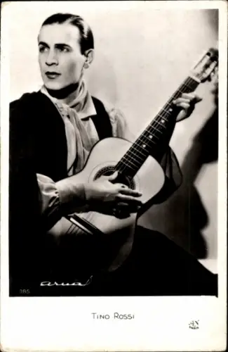 Ak Schauspieler und Sänger Tino Rossi, Portrait, Gitarre