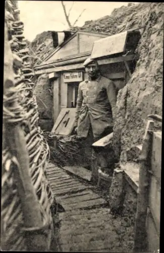 Ak Soldat des II. Bayrischen Reserve Infanterie Regiments im Schützengraben