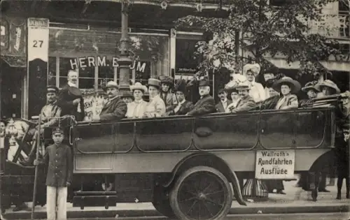 Foto Ak Stadtrundfahrt, Wallroths Rundfahrten, Touristen