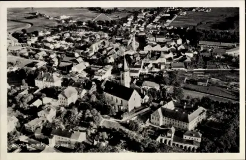 Ak Dorfen in Oberbayern, Luftaufnahme von  Stadtansicht, Kirche, Wohnhäuser