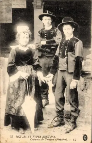 CPA Mœurs et Types Bretons, Costumes de Trévoux