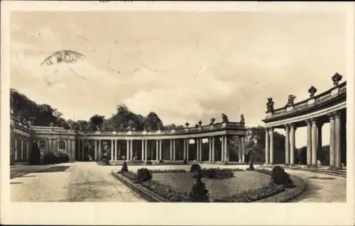 Ak Potsdam Sanssouci,  Sanssouci, Schloss, Kolonnadenhof,  Architektur