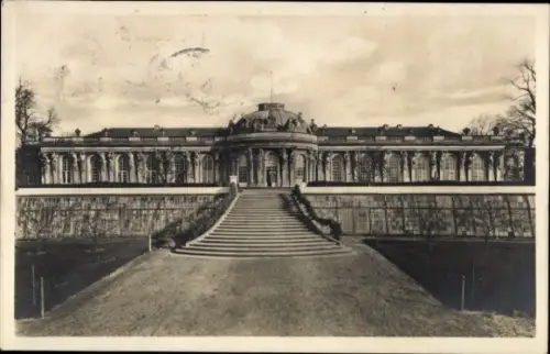 Ak Potsdam Sanssouci, Schloss Sanssouci, Gartenansicht, Treppenaufgang, Bäume